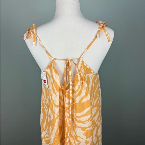 Flowing Casual Dress - Picture 4 of 8